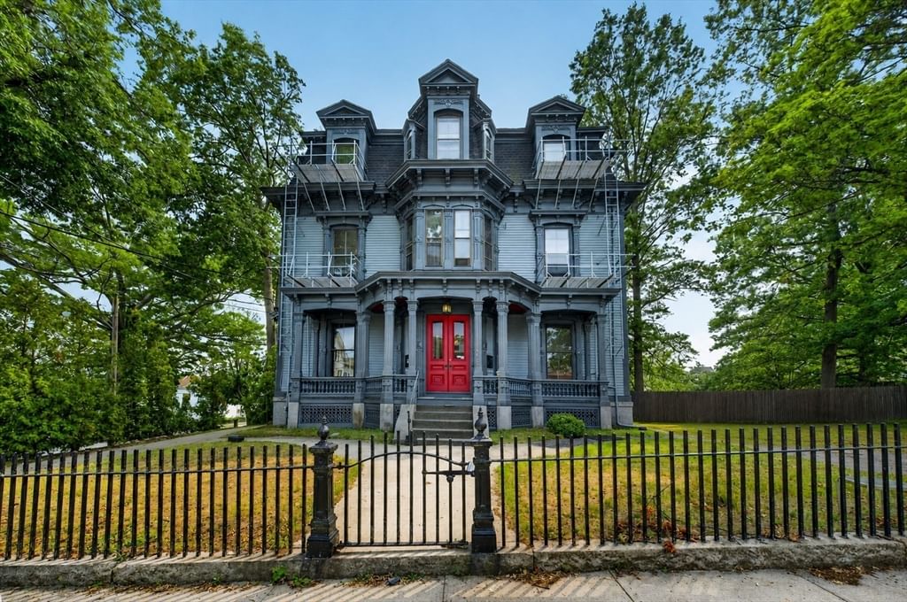 533 Locust St #4, Fall River, MA 02720