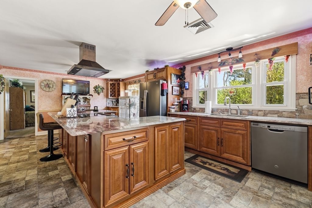 284 N Woodstock Rd, Southbridge, MA 01550 photo 2