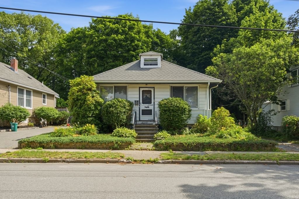 Property at 7 Bay State Blvd, Peabody, MA 01960