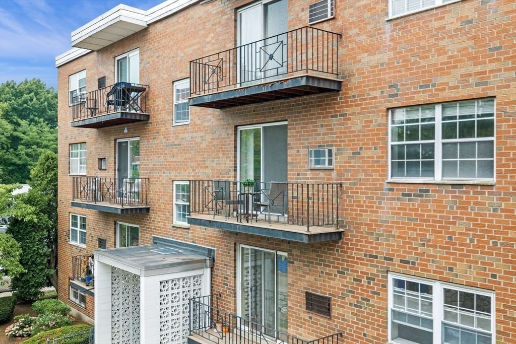 4 Robinwood Avenue #6 Boston — Photo 31 of 33