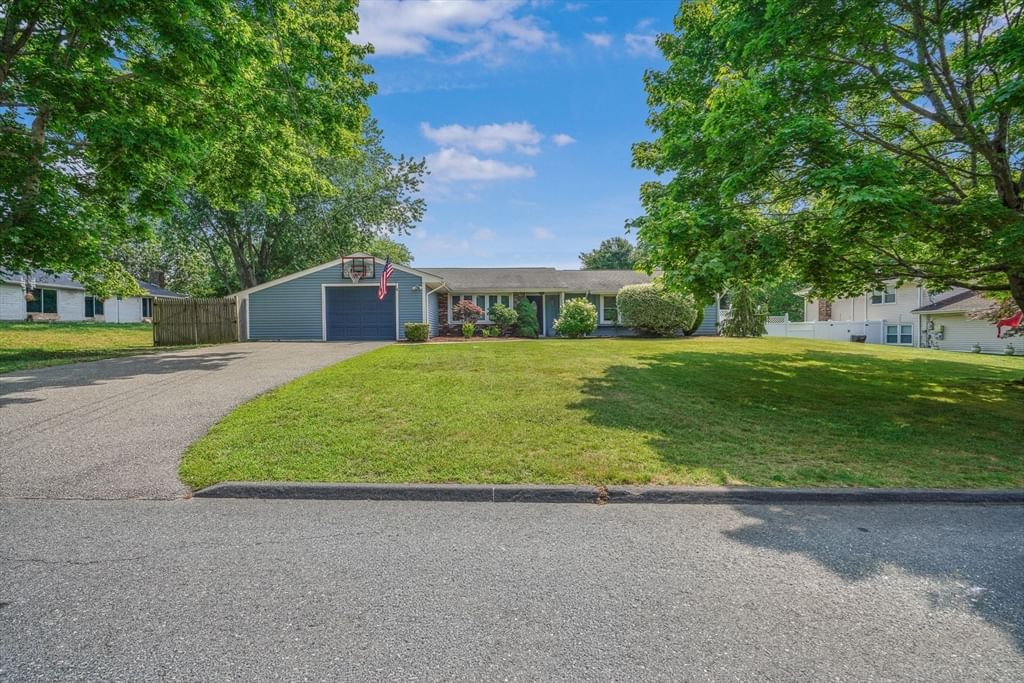 Property at 10 Topaz Ln, Dartmouth, MA 02747