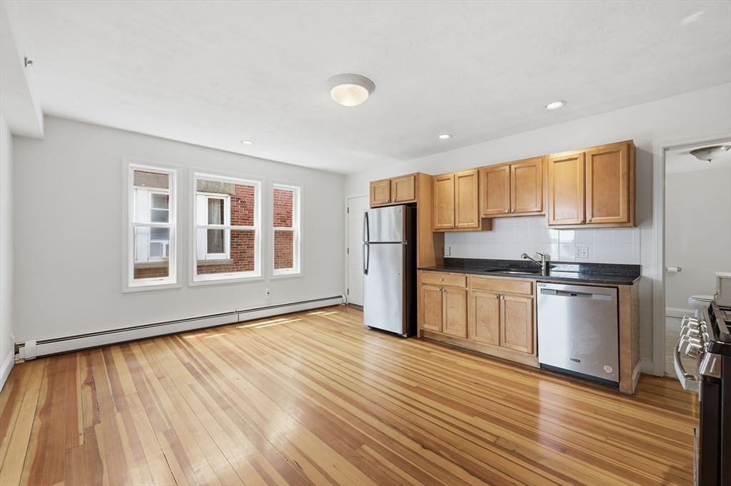 41 Harbor St #4 Salem — Photo 2 of 39