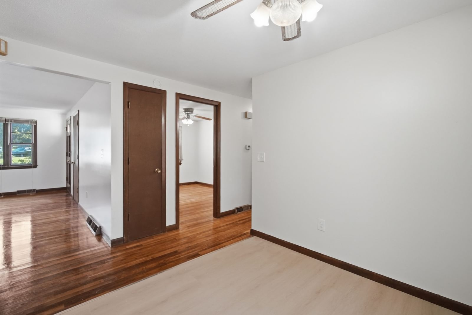 74 Leatherleaf Dr Springfield — Photo 13 of 25