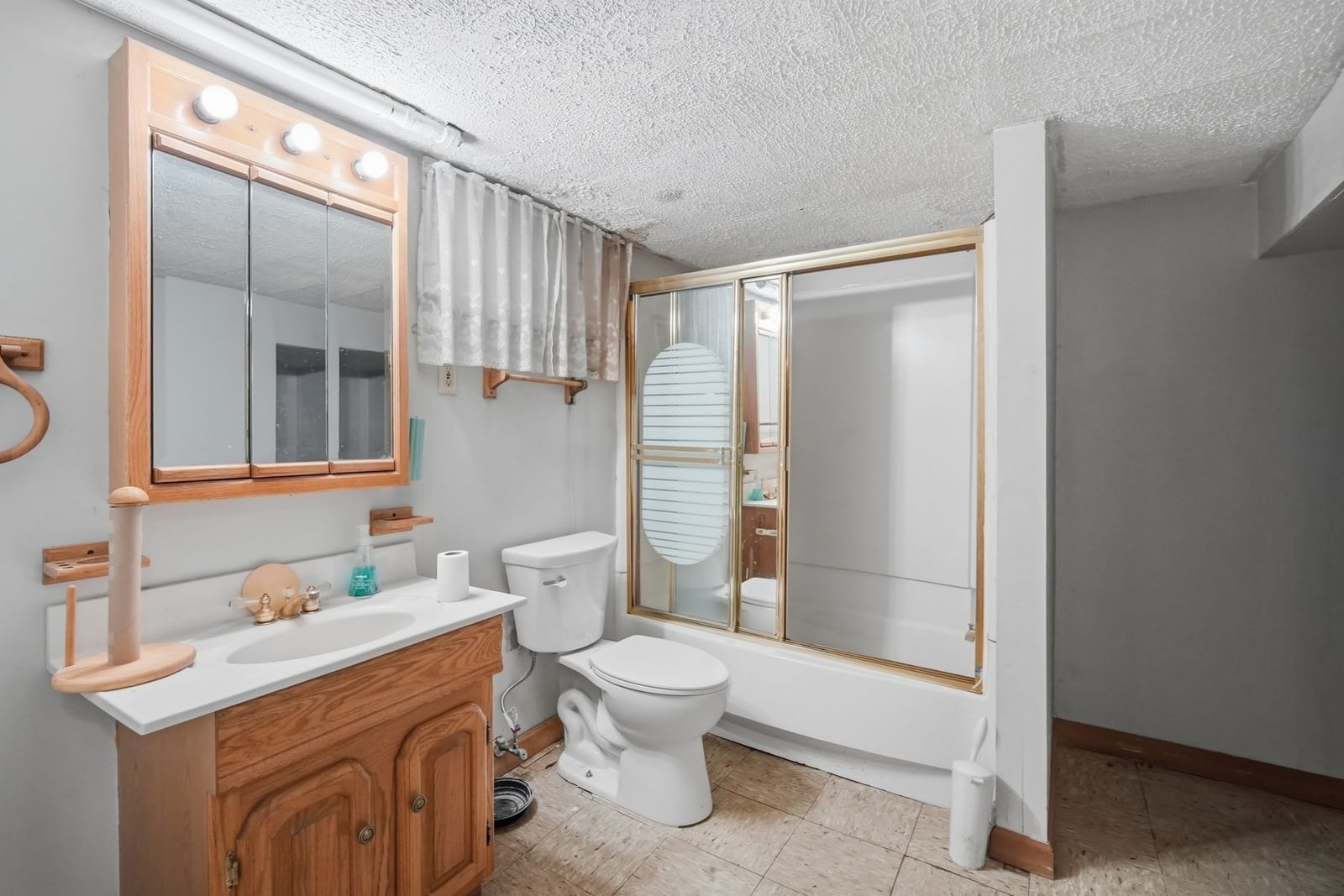 74 Leatherleaf Dr Springfield — Photo 19 of 25