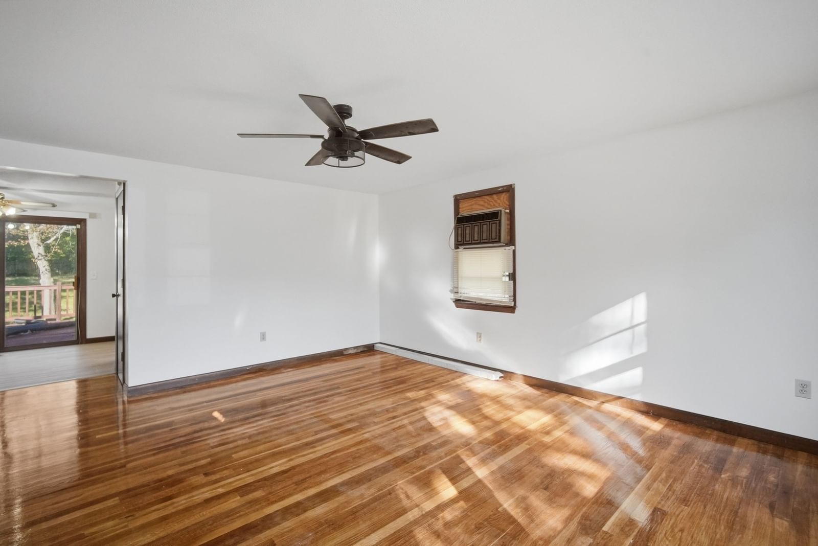 74 Leatherleaf Dr Springfield — Photo 8 of 25