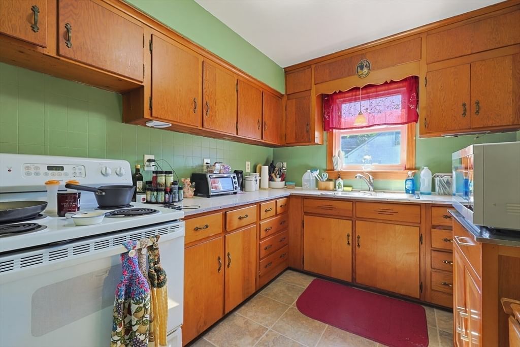 16 Lakeview St, Blackstone, MA 01504 photo 2