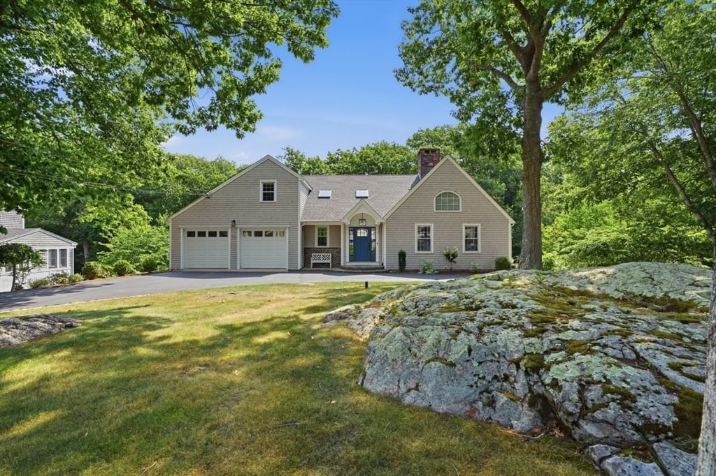 47 Old Coach Road Cohasset — Photo 2 of 40