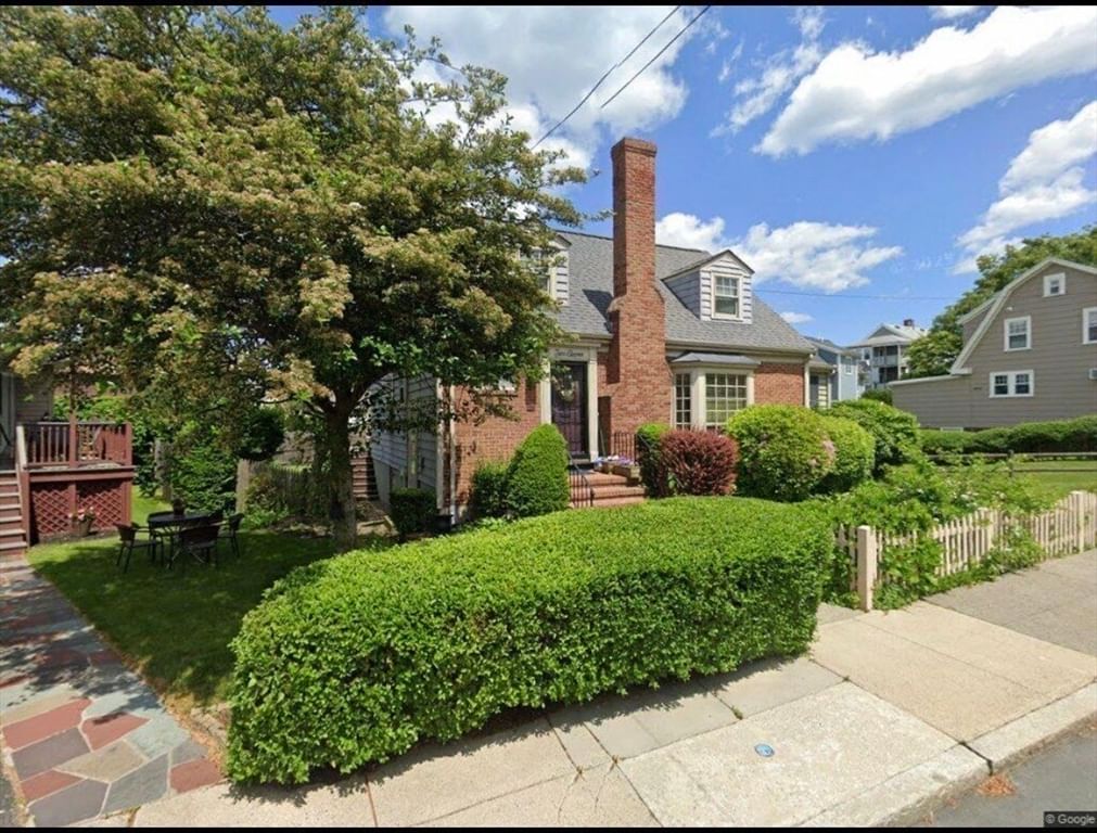 211 Grovers Ave Winthrop — Photo 2 of 3