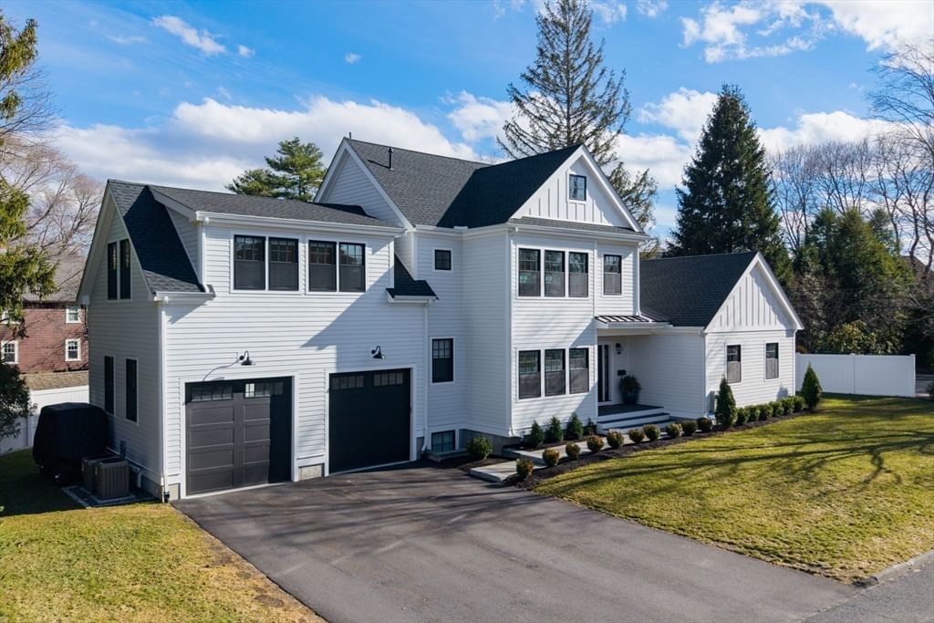 265 Weston Rd Wellesley — Photo 2 of 37