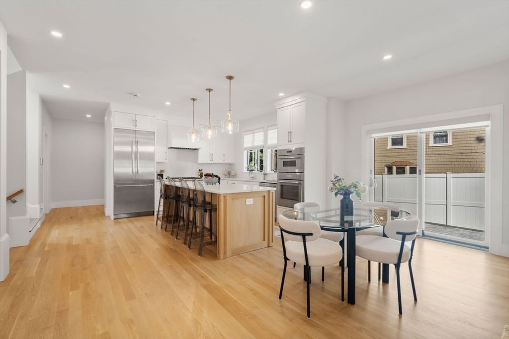 265 Weston Rd Wellesley — Photo 3 of 37