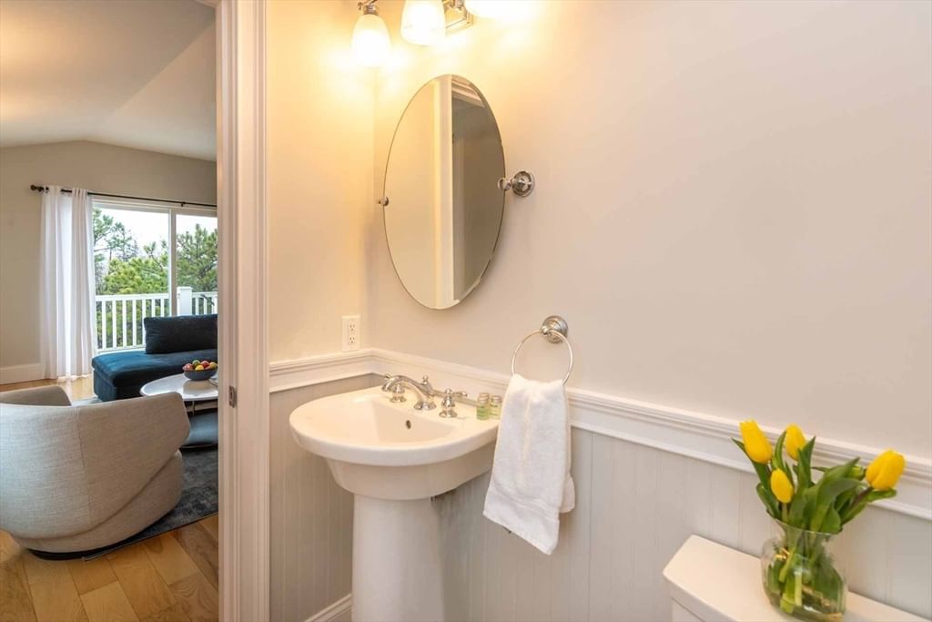 28 Beach Rd Oak Bluffs — Photo 15 of 40