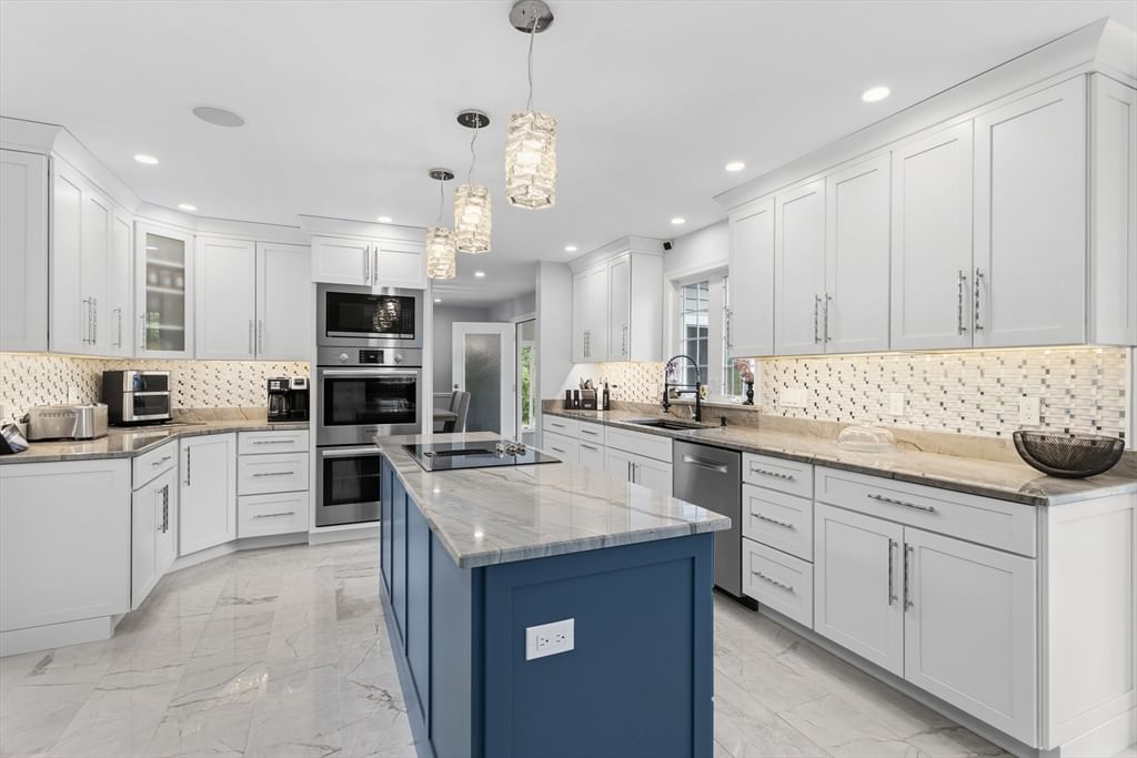 24 Sheridan Ln, Tewksbury, MA 01876 photo 2