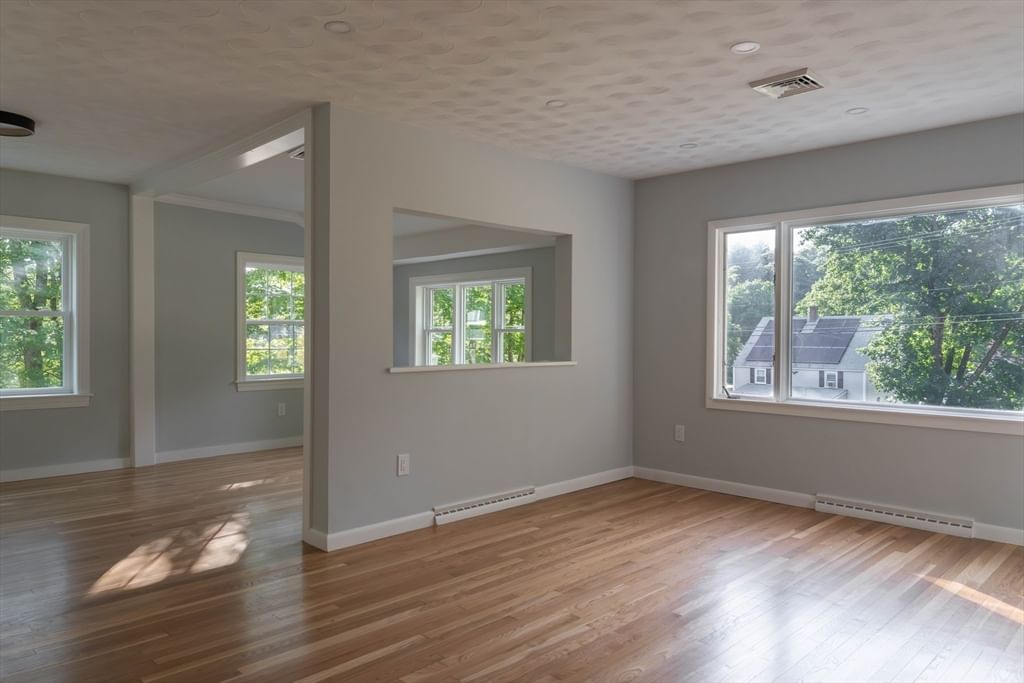 177 Hartford Ave E Uxbridge — Photo 8 of 25