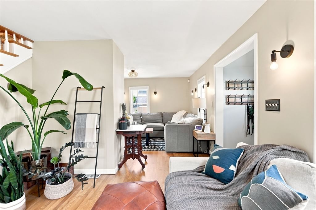 875 Highland Ave Medford — Photo 16 of 42
