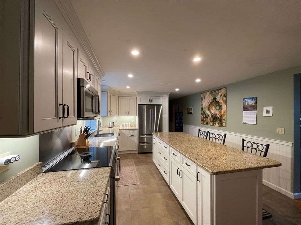 450 Lancaster Ave Lunenburg — Photo 3 of 28