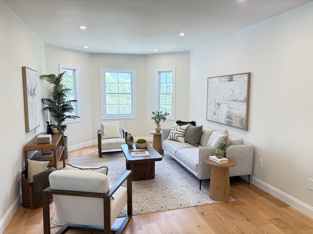35 Jewett St ## Newton — Photo 3 of 12