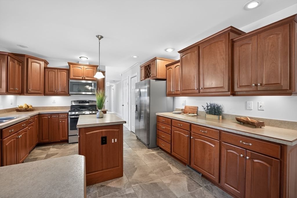 2 Leslie Court Rockland — Photo 18 of 32