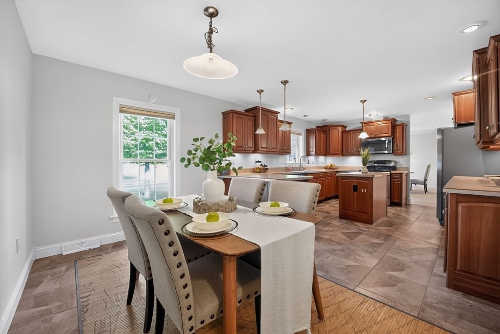 2 Leslie Court Rockland — Photo 7 of 32
