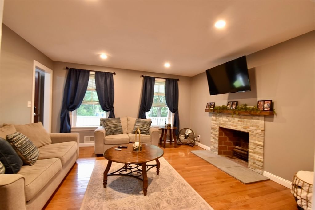 5 White Birch Dr, West Brookfield, MA 01585 photo 3