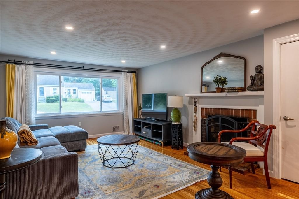 13 Curley Dr Hudson — Photo 18 of 30