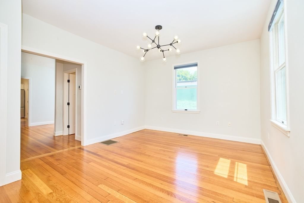 15 Clark St #15 Winchester — Photo 2 of 24