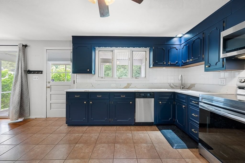 36 Roman Dr Shrewsbury — Photo 7 of 33
