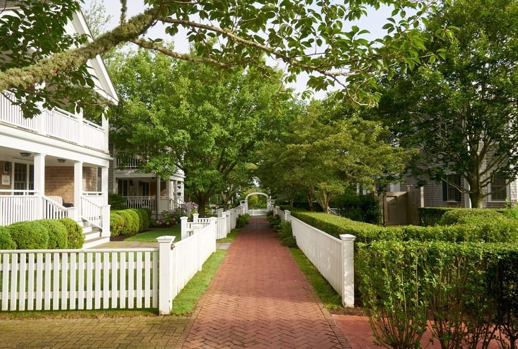 131 North Water St -Rowley Cottage #62 Edgartown — Photo 3 of 20