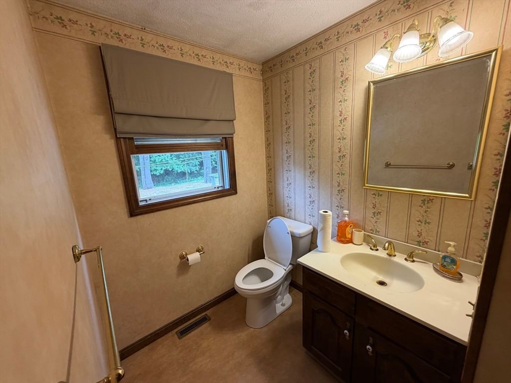 3 Bittersweet Dr, Seekonk, MA 02771 photo 5