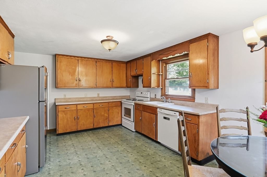 12 Wilbraview Dr, Wilbraham, MA 01095 photo 2