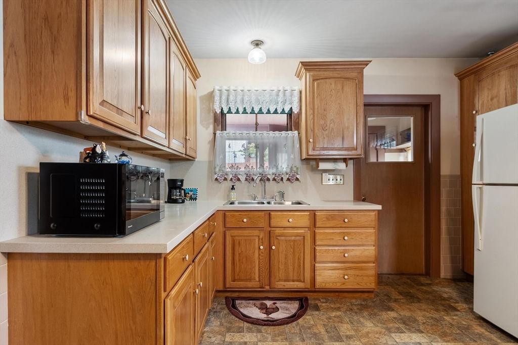 8 Chase Street Beverly — Photo 14 of 32