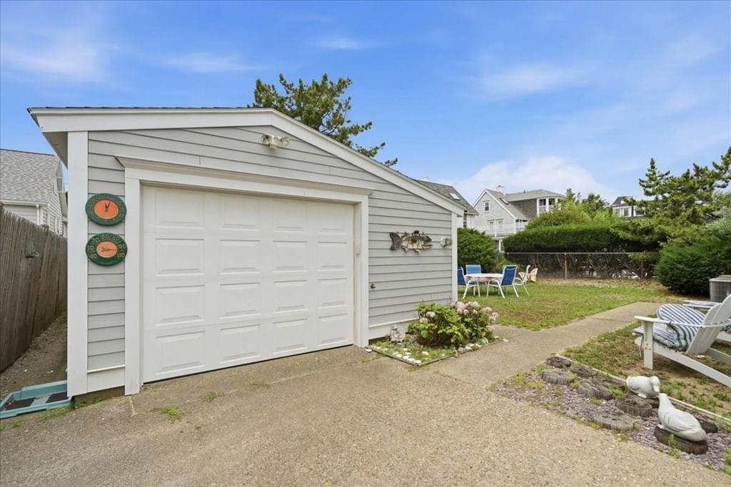 163 Beach Ave Hull — Photo 32 of 42