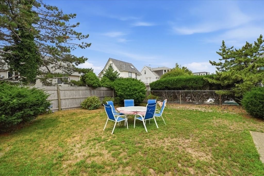163 Beach Ave Hull — Photo 33 of 42