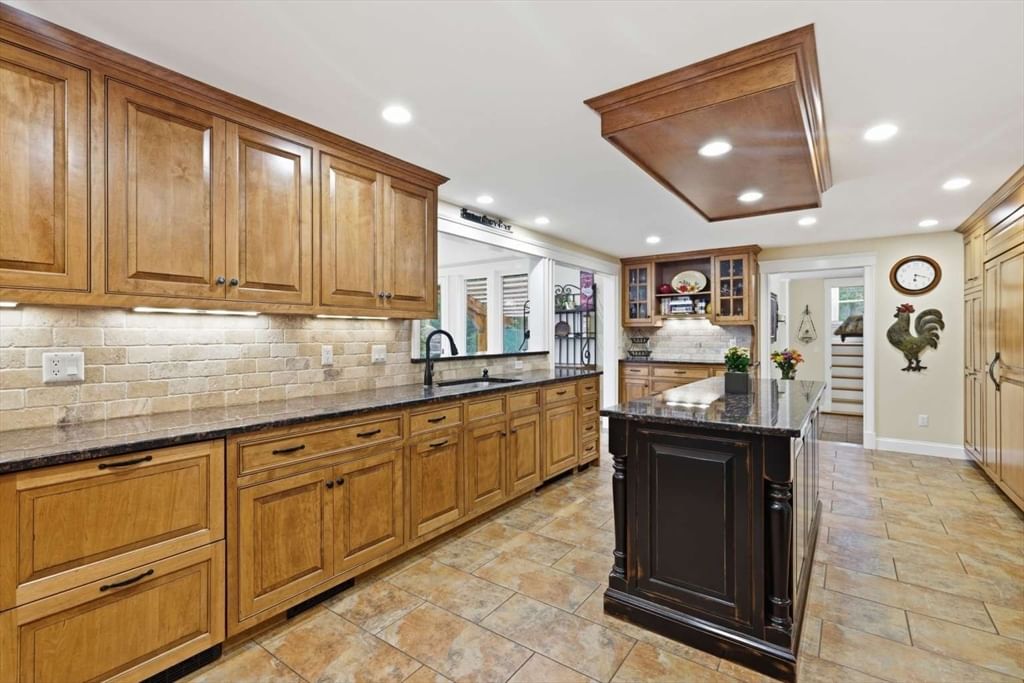 236 Bridle Path North Andover — Photo 7 of 42