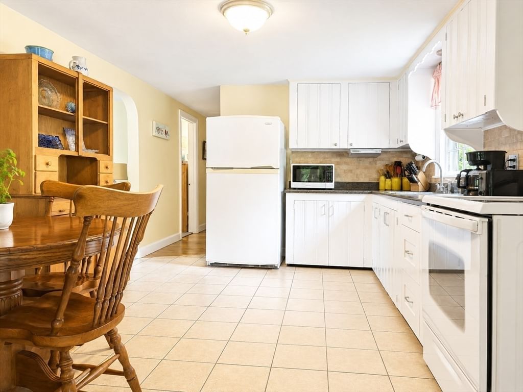 76 Andover Rd Billerica — Photo 18 of 33