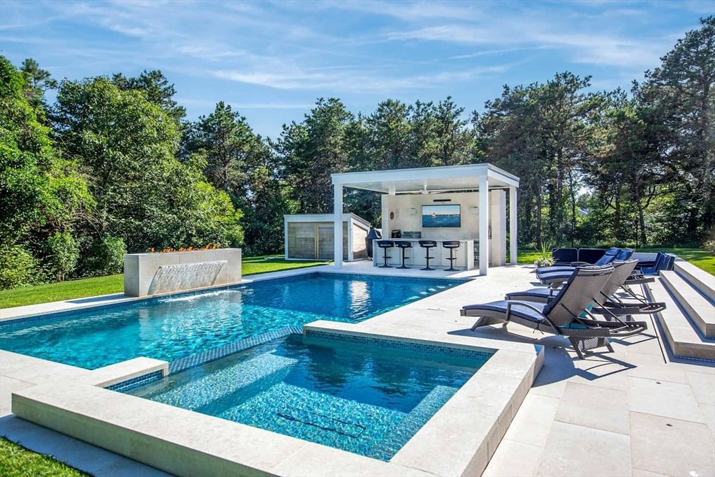 7 Katama Dr Edgartown — Photo 2 of 38