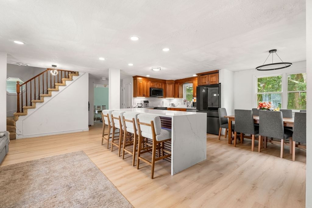 64 Spring View Drive Lynn — Photo 4 of 40