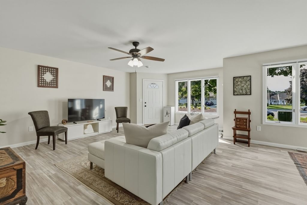 505 Alvord Pl #505 South Hadley — Photo 4 of 33
