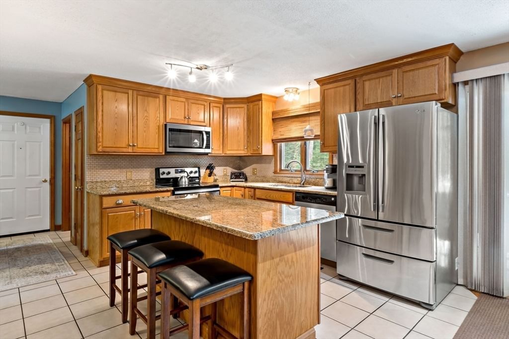 8 Peter Cooper Drive Wareham — Photo 9 of 39