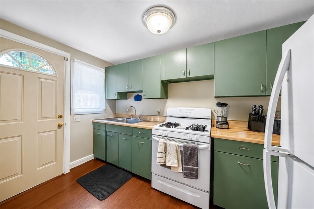 48 Manor Court #48 Springfield — Photo 6 of 12