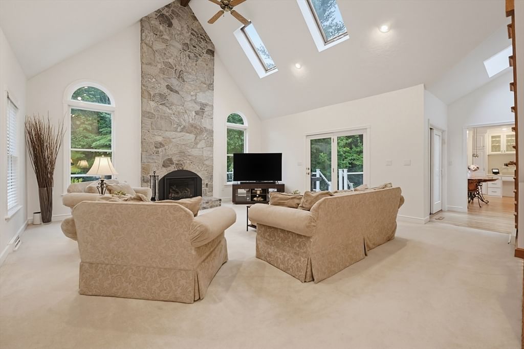 25 Erin Way Holliston — Photo 16 of 42