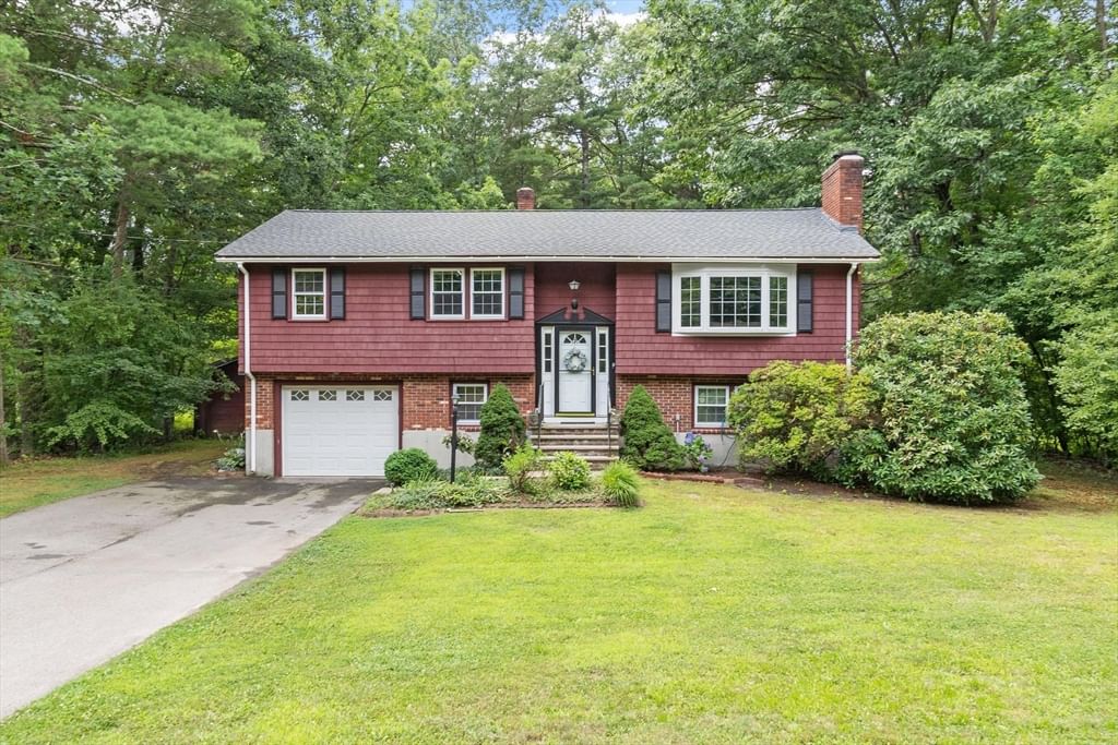 7 Meadowbrook Rd Chelmsford — Photo 2 of 34