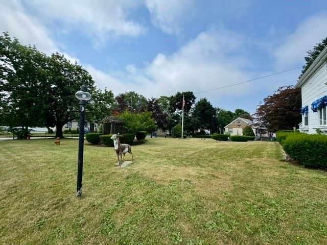 318 Alden Rd Fairhaven — Photo 15 of 16