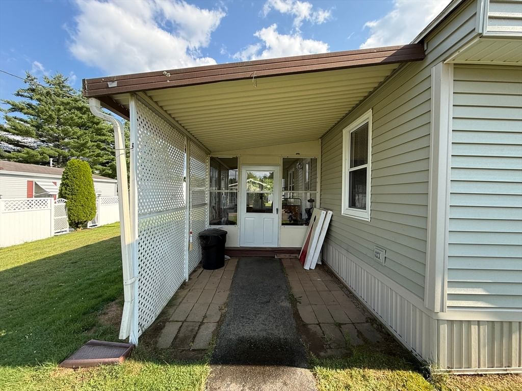 281 Chauncey Walker St #170 Belchertown — Photo 2 of 30