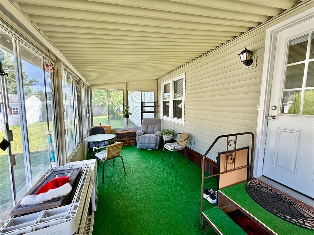 281 Chauncey Walker St #170 Belchertown — Photo 3 of 30