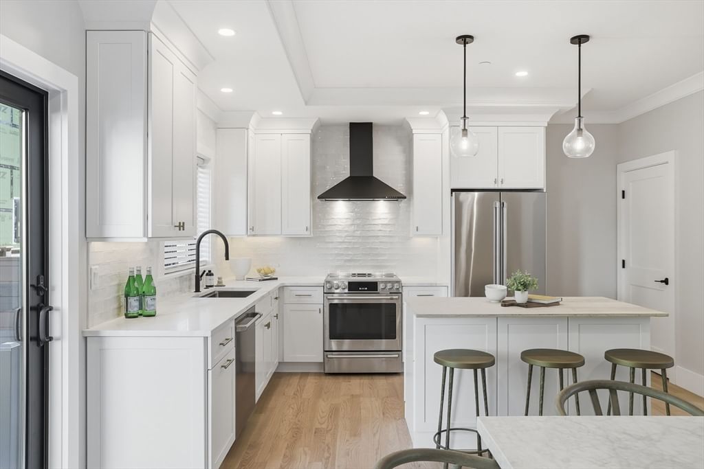 36 Loomis #302 Bedford — Photo 4 of 12