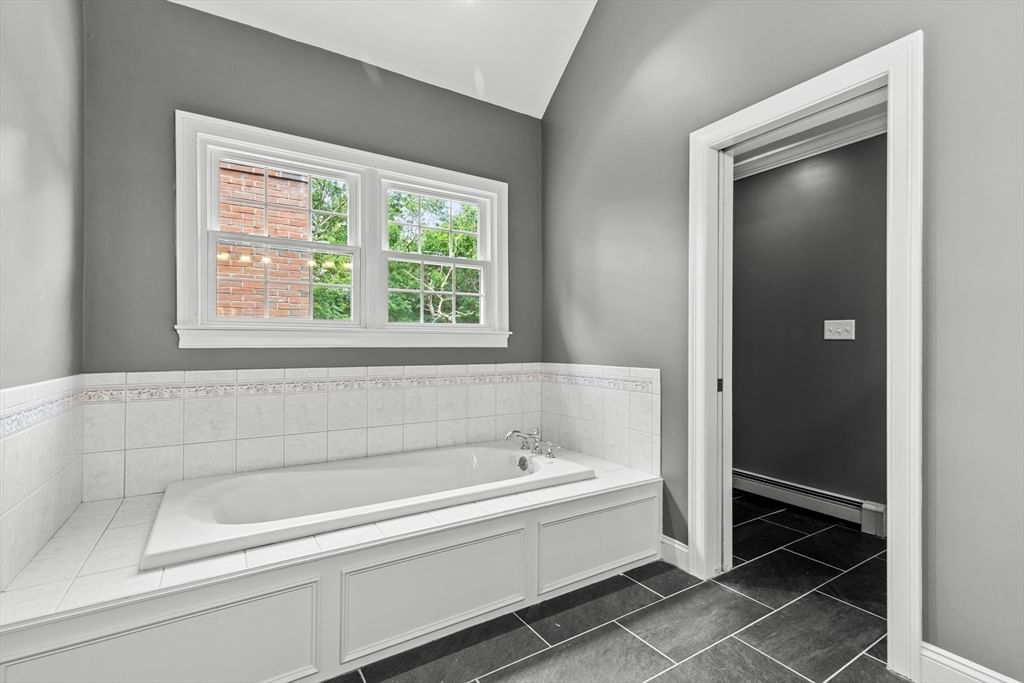 239 Country Club Way Kingston — Photo 32 of 42