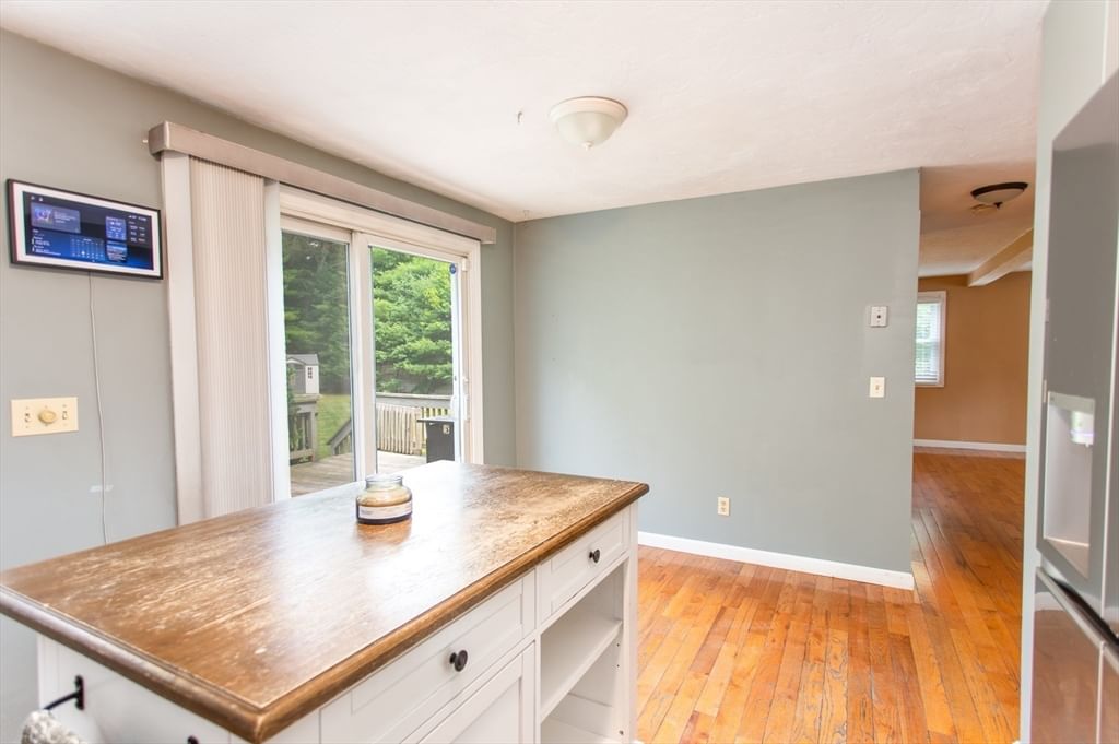 64 Dorothy Dr Plymouth — Photo 14 of 33