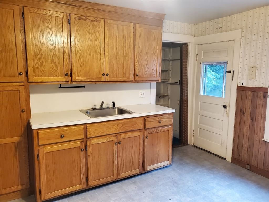 56 Ash St Spencer — Photo 4 of 20