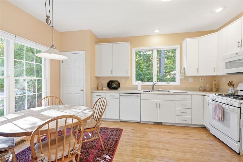 12 Chestnut Ln #12, Bedford, MA 01730 photo 2