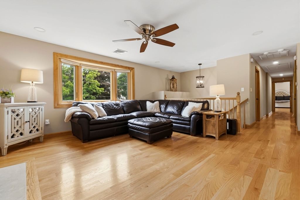 1 Gleason Rd, Burlington, MA 01803 photo 3